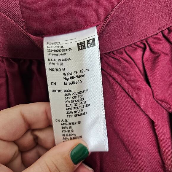 Uniqlo pleated balloon long pull on skirt Wine color Women's size M holiday - Picture 2 of 3